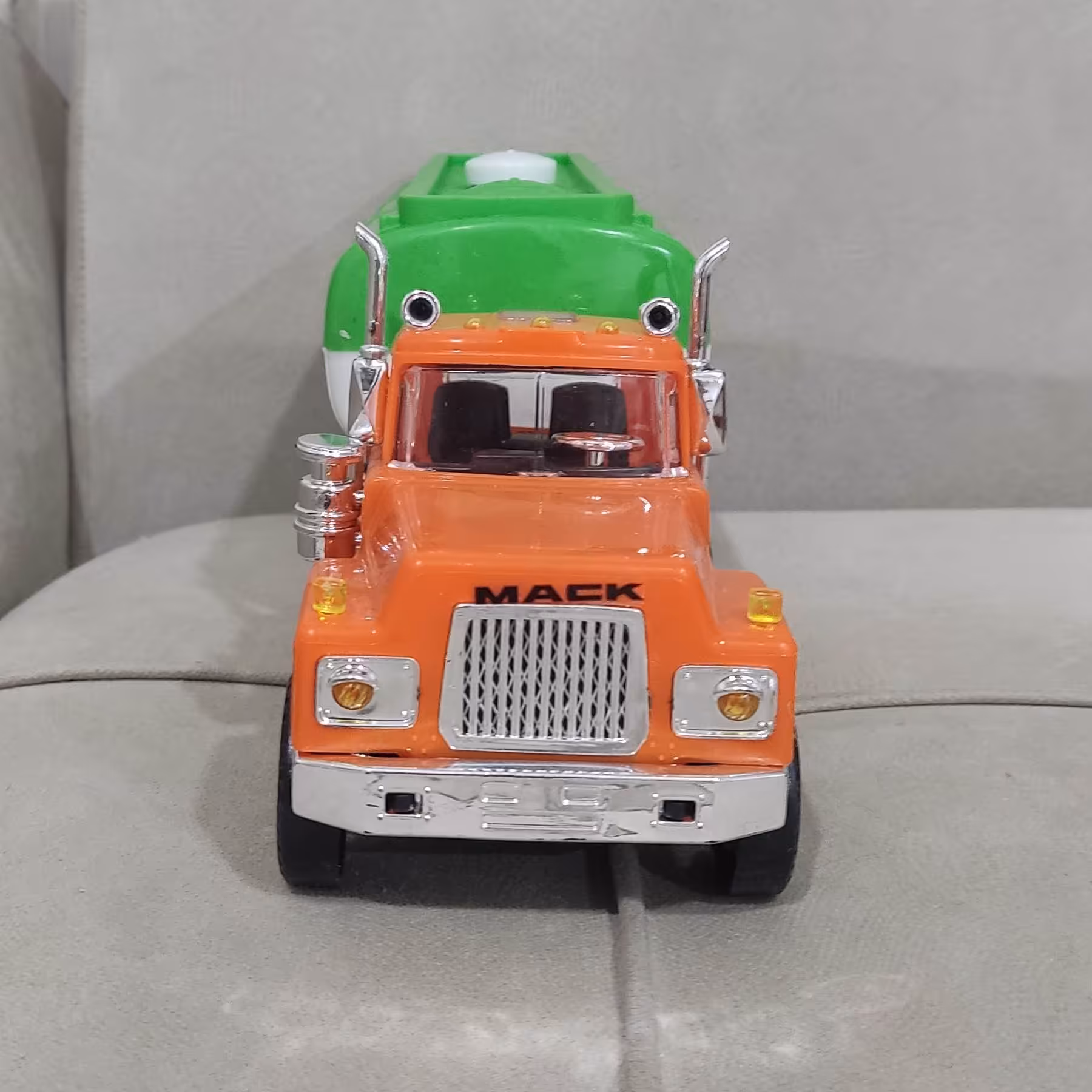 ماشین اسباب بازی ماک نفت کش