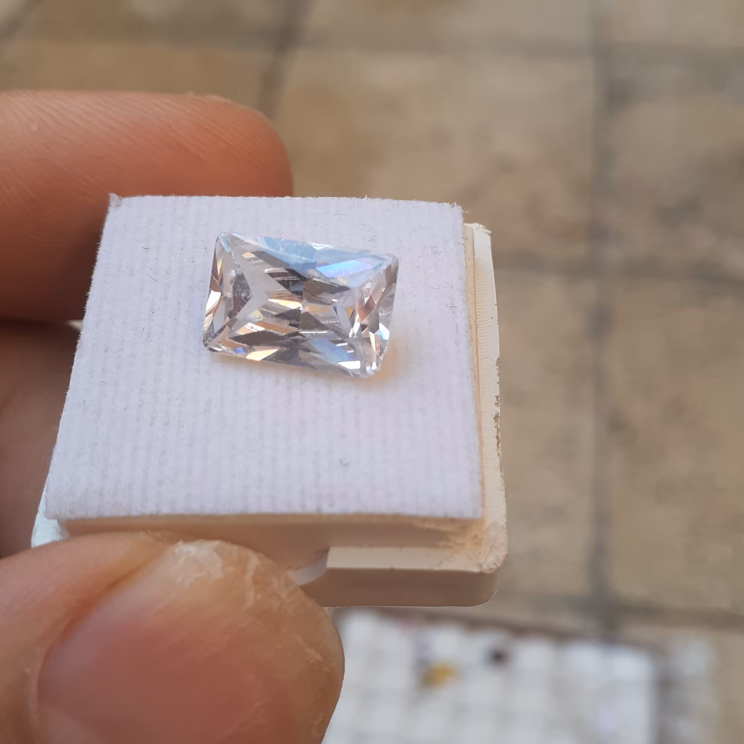 الماس مصنوعی (czدرجه یک اتریشی)با تراش بی نقص واقعا زیبا 