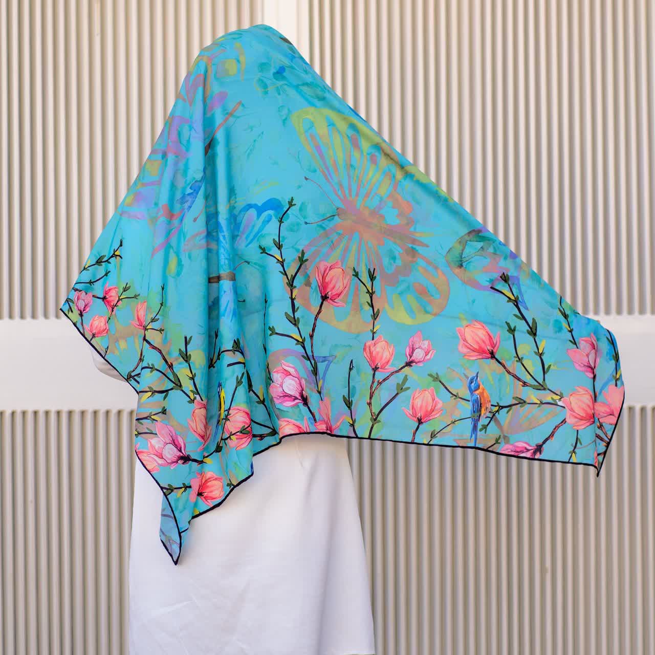 روسری دور گل