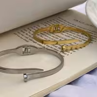 دستبند شیک میخ