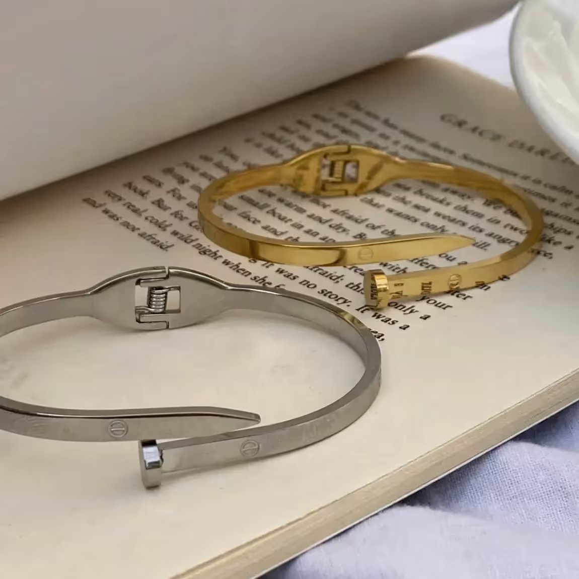 دستبند شیک میخ