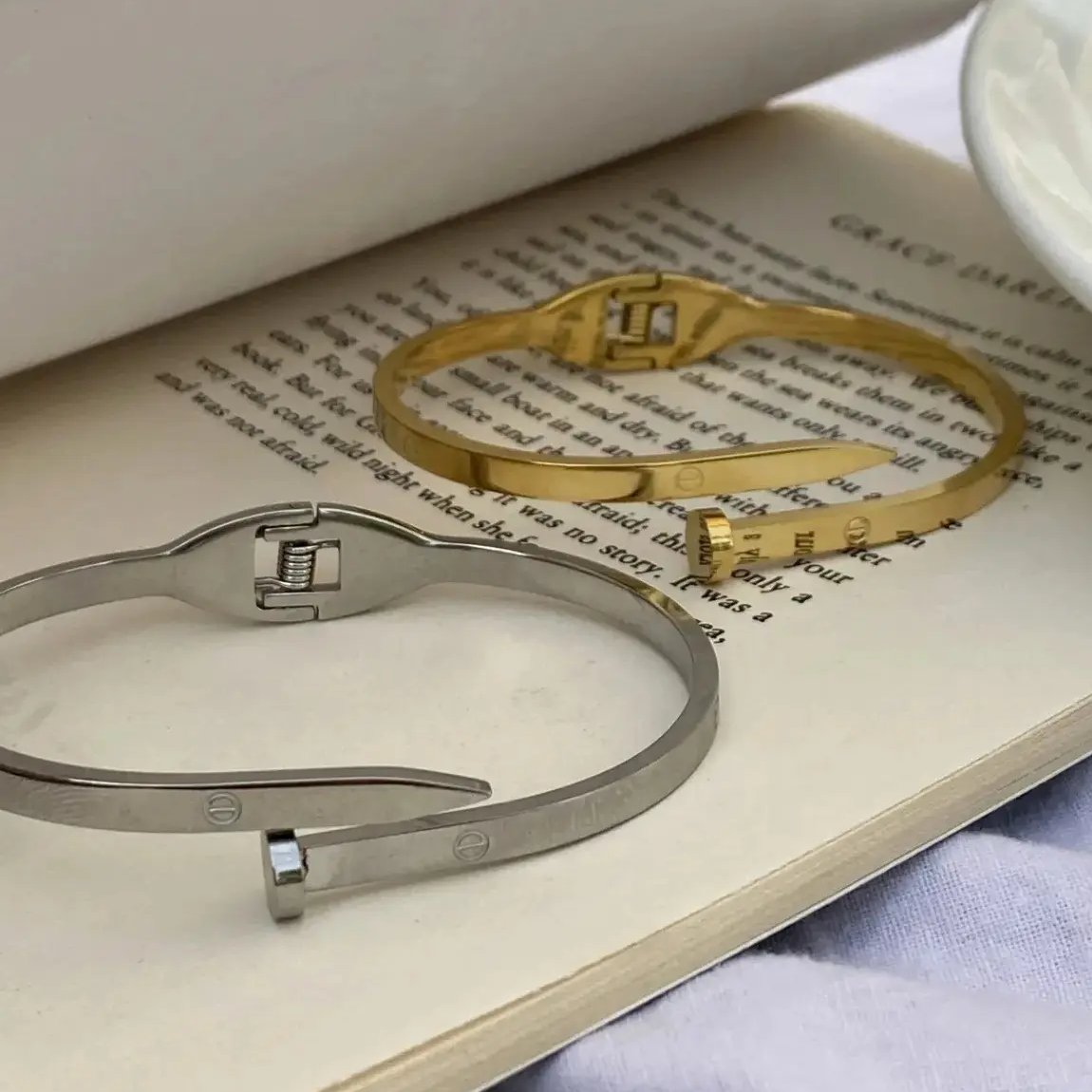 دستبند شیک میخ