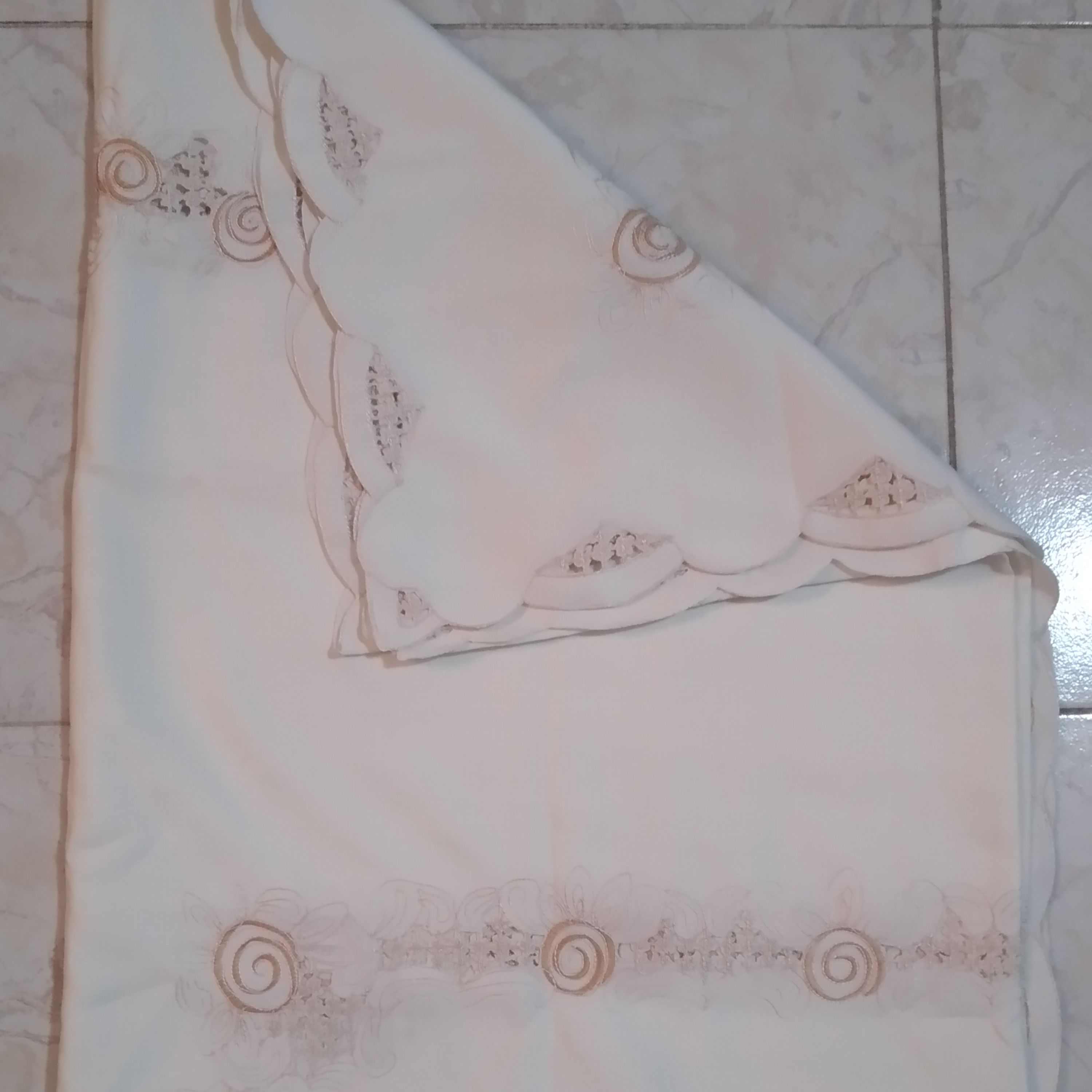 رومیزی شش نفره کتان ترک گلدوزی