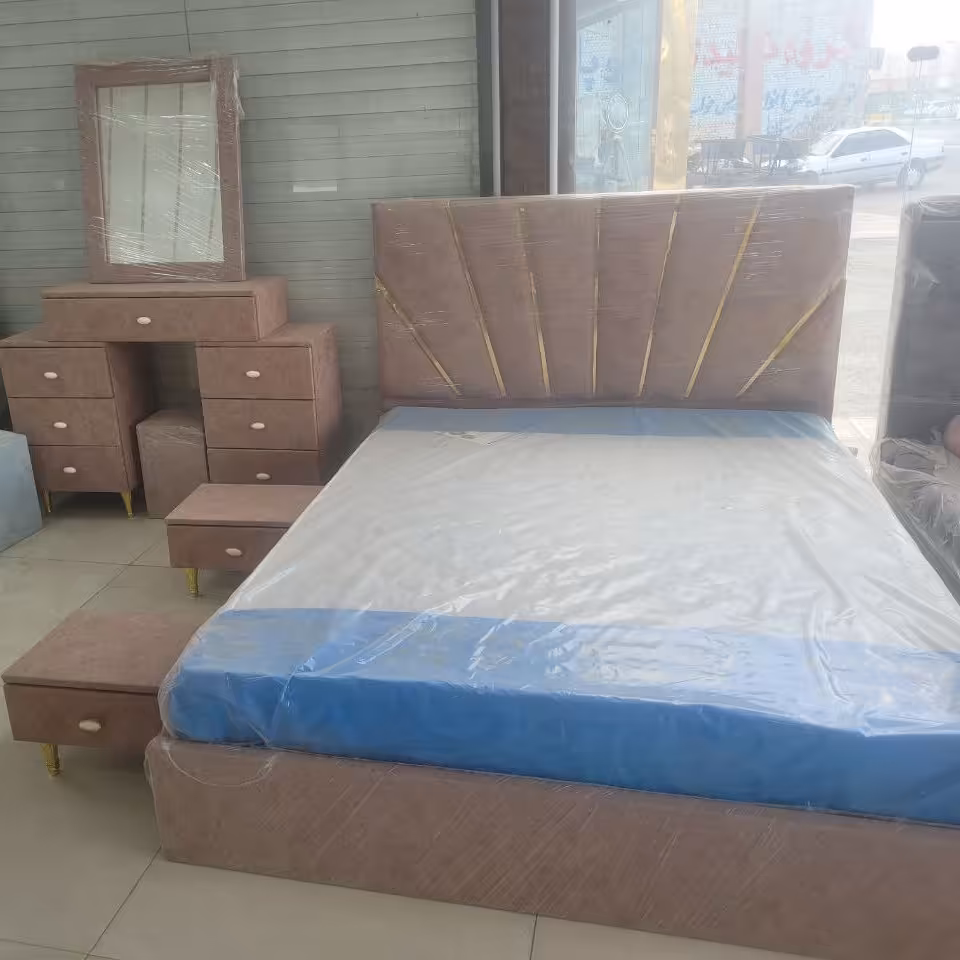 تخت خواب دونفره(8تیکه) کفی،پاتختی،میزآرایش، آینه و صندلی(پس کرایه)