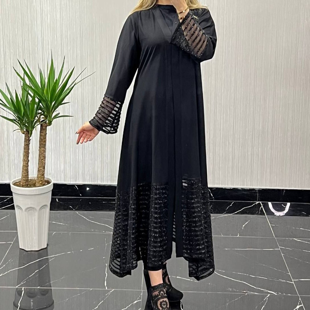 مانتو قواره دار تا سایز 50 داره اسکاچی با خرجکار لمه تور چمنی رنگ بندی :  تک مشکی  