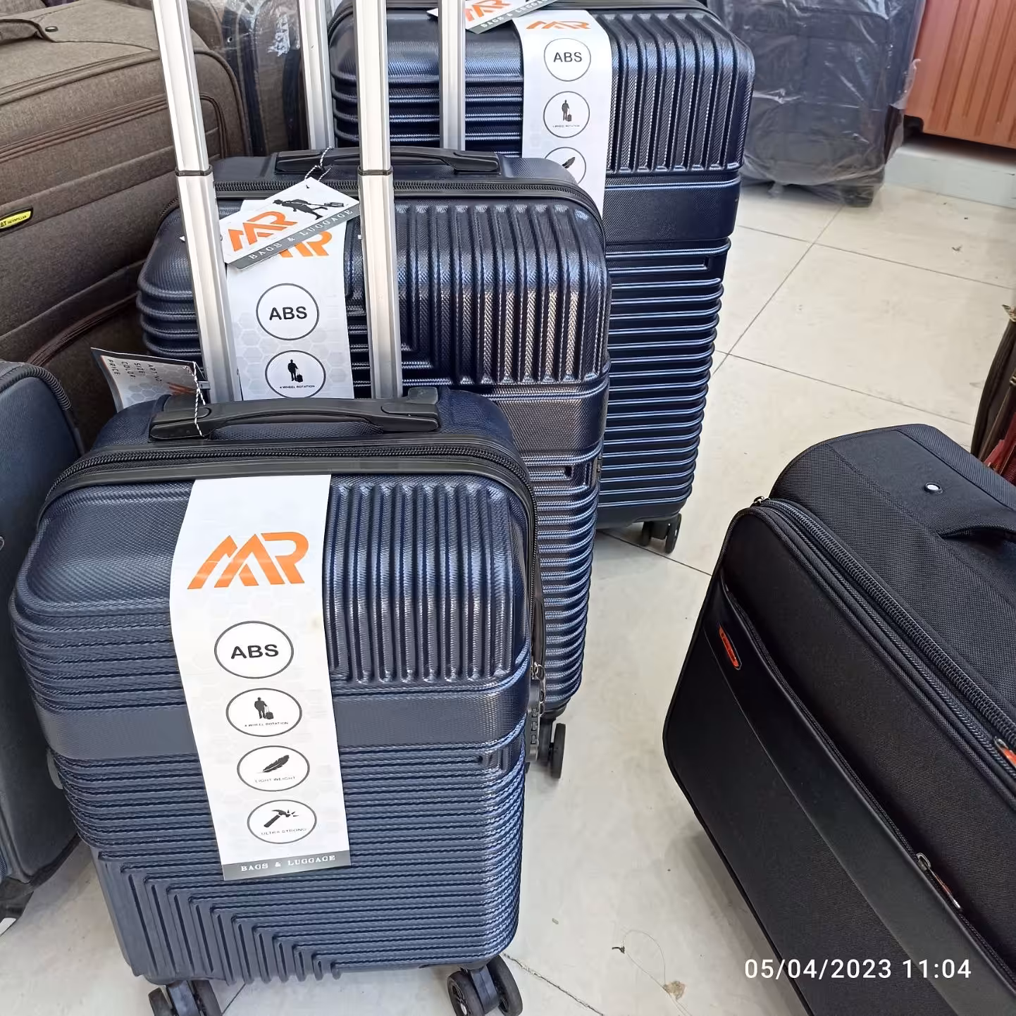 چمدان سه تیکه مسافرتی مدل mr نشکن درجه یک 