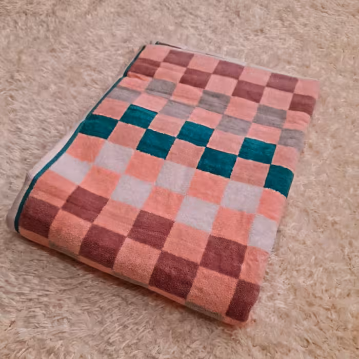 حوله حمامی ماندگار  مدل چهار خانه سایز 70×120سانتی متر