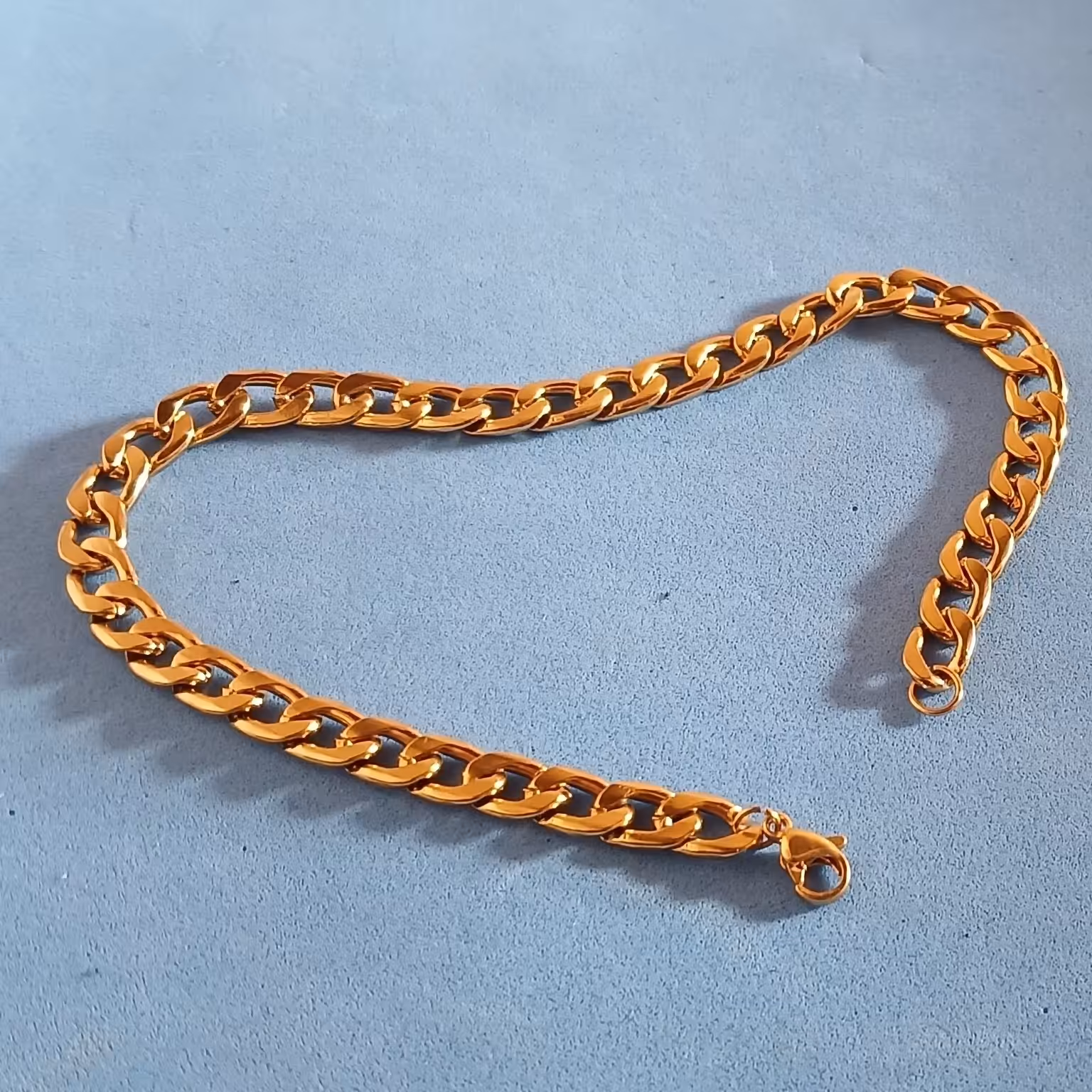 دستبند کارتیر  طلایی  ، زنجیر دستبند  رنگ ثابت  مناسب آقایان و خانم ها