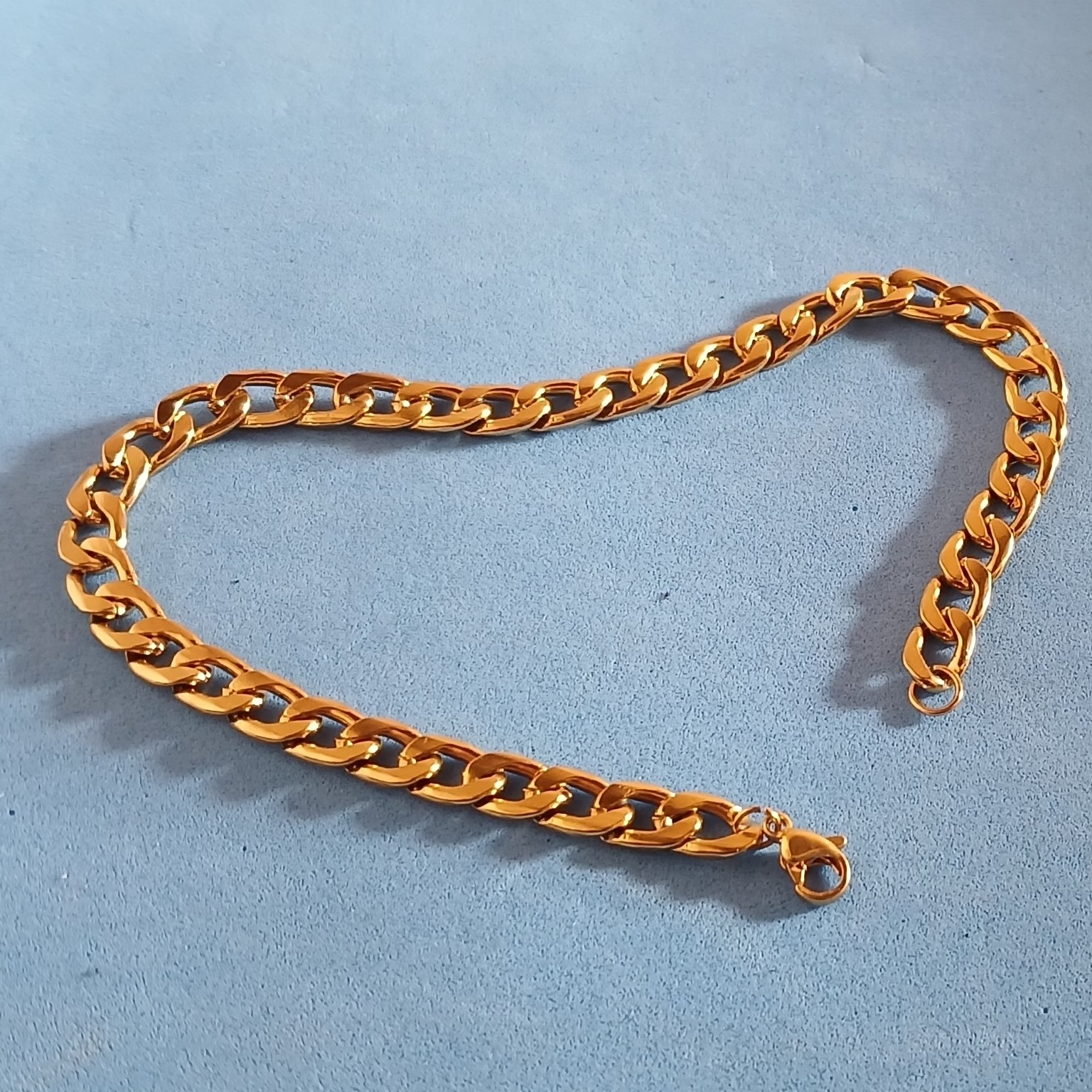 دستبند کارتیر  طلایی  ، زنجیر دستبند  رنگ ثابت  مناسب آقایان و خانم ها