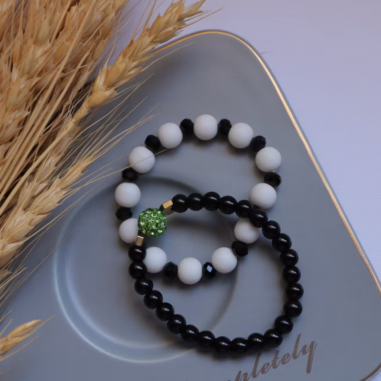 دستبند مهره ای سفید مشکی