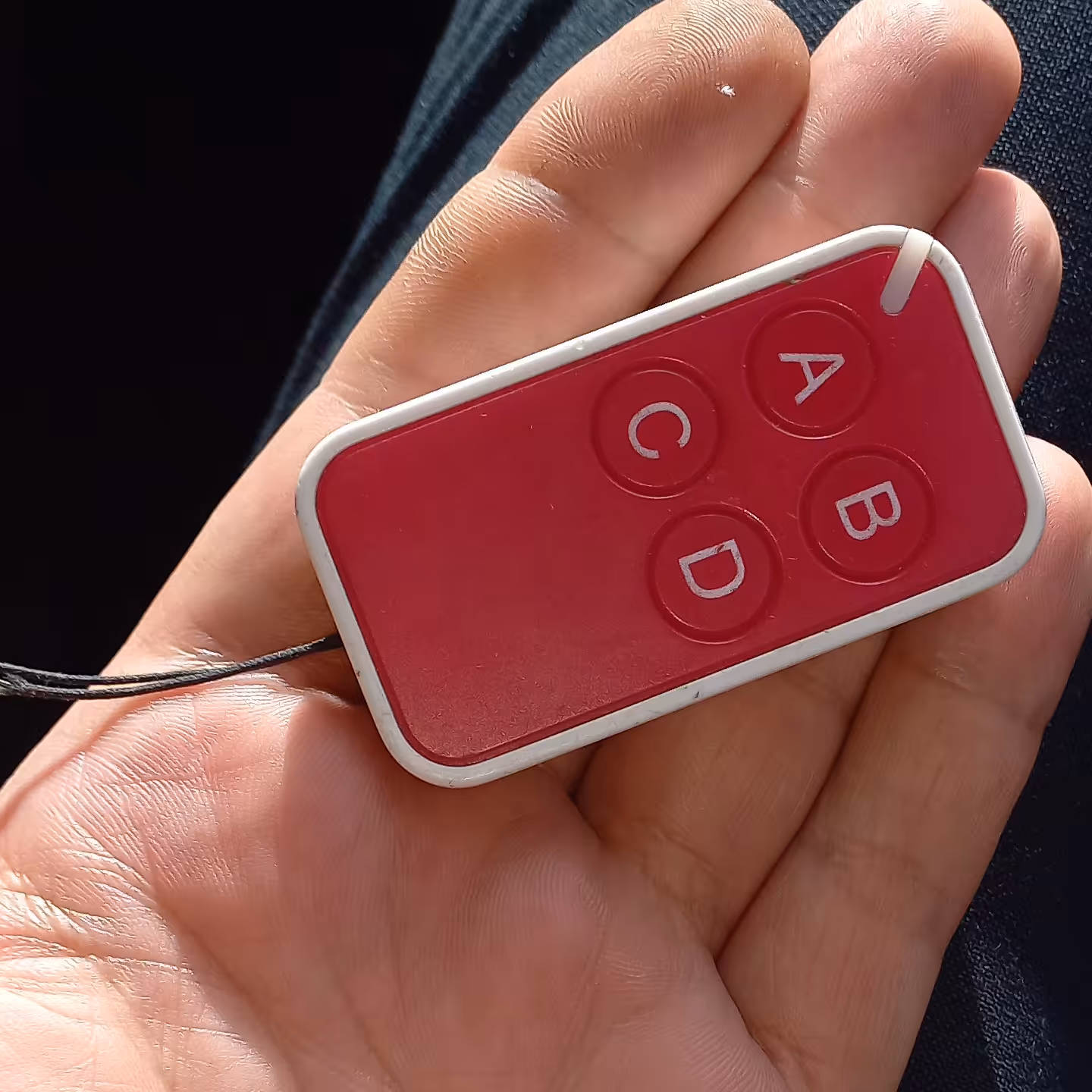 ریموت درب پارکینگ 