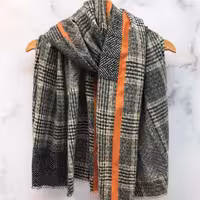 
شال  موهر   گرم و لطیف  
چاپ دورو  
کیفیت بینظیر  ارسال با پست پیشتاز 987