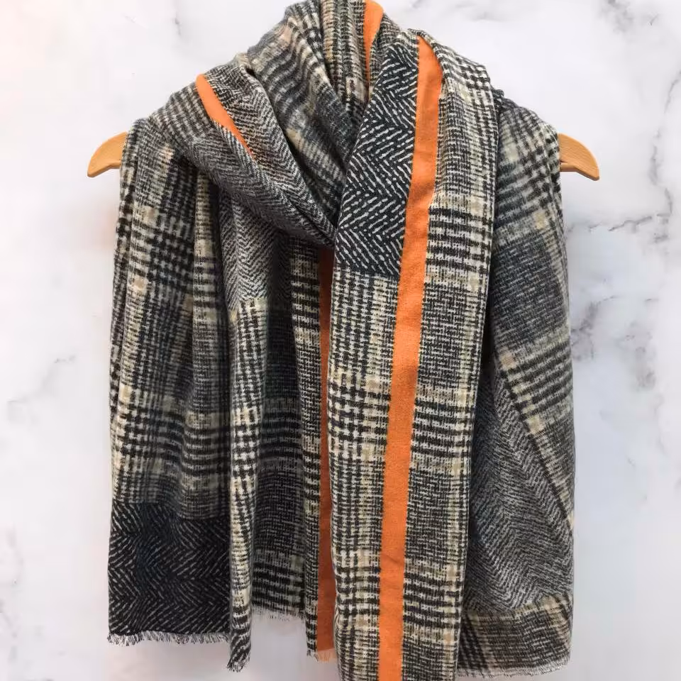 
شال  موهر   گرم و لطیف  
چاپ دورو  
کیفیت بینظیر  ارسال با پست پیشتاز 987