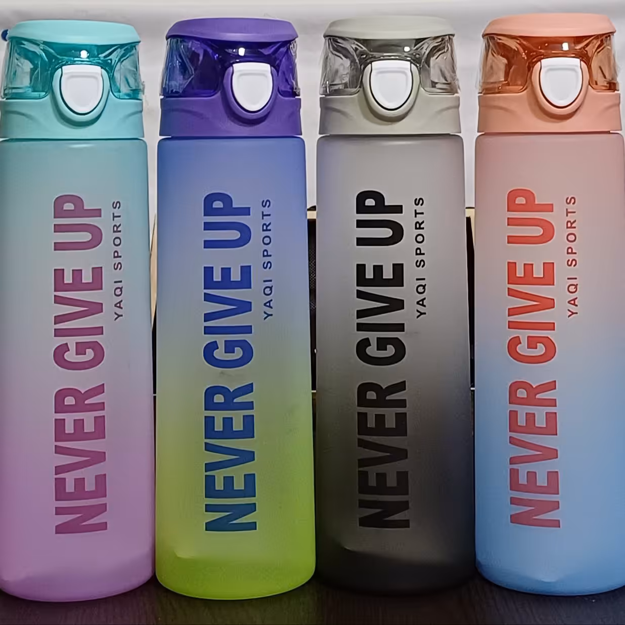  قمقمه یک لیتری قفل دار never give up  نشکن دارای دسته مخصوص 