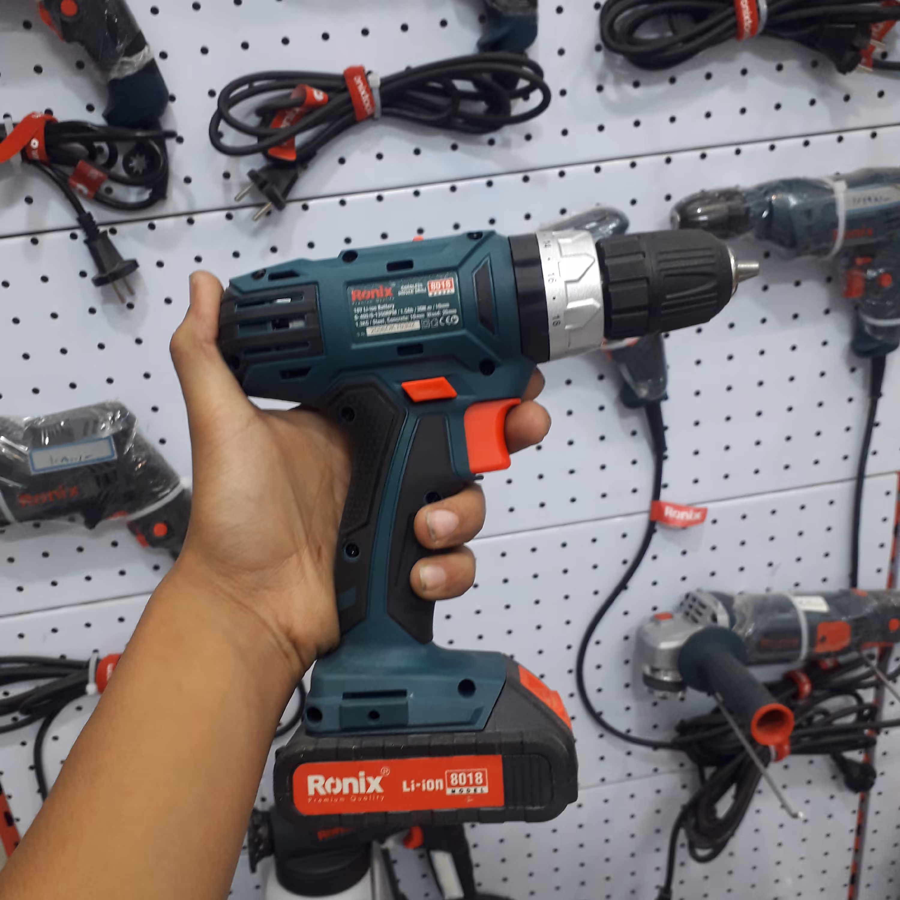 دریل شارژی  18v چکشی مدل 8018 رونیکس