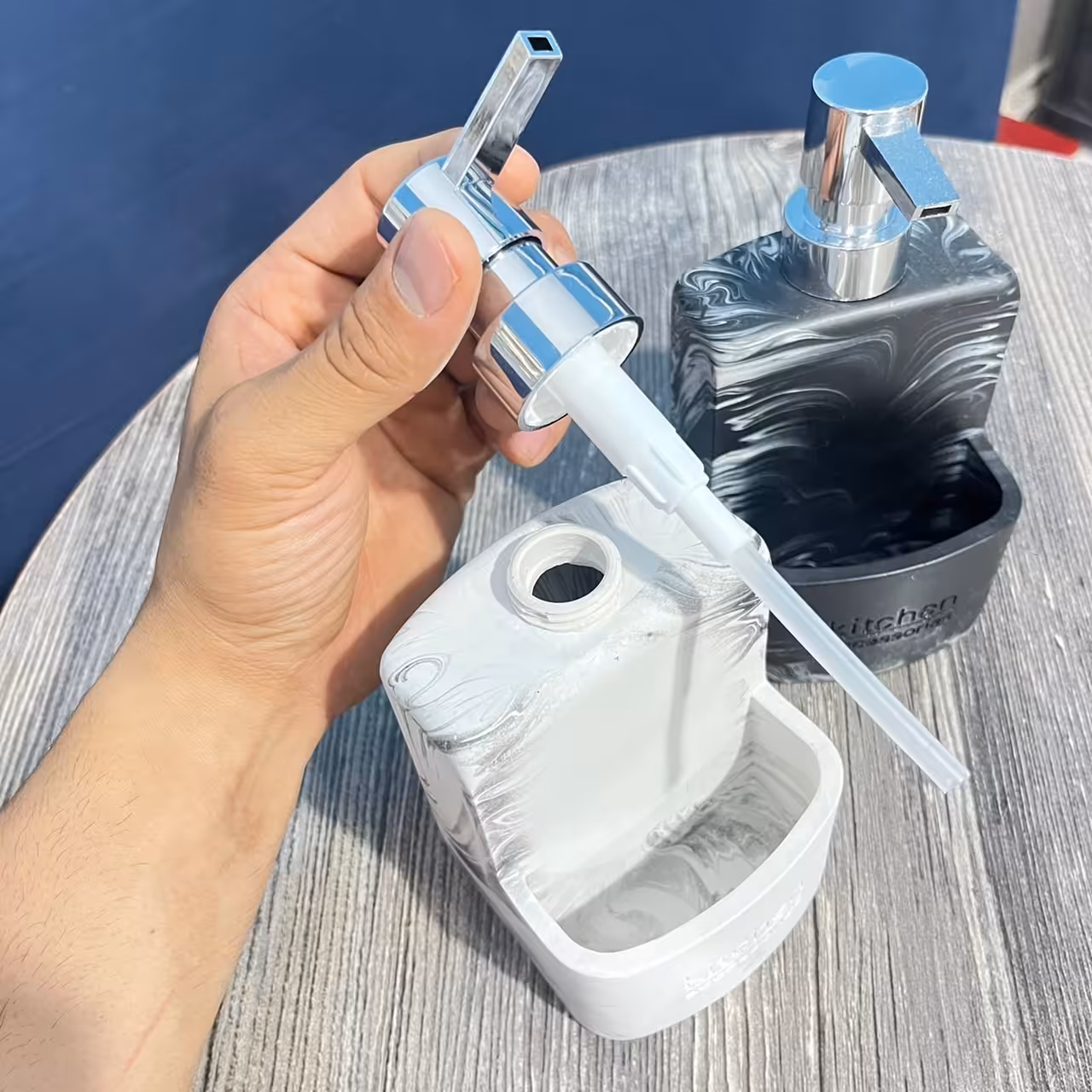 جا مایع جا اسکاج دار  پمپ مایع ظرفشویی جامایع رزین جا اسکاجی جا  مایع  مخزن ریکا رو سینکی رو ظرفشویی