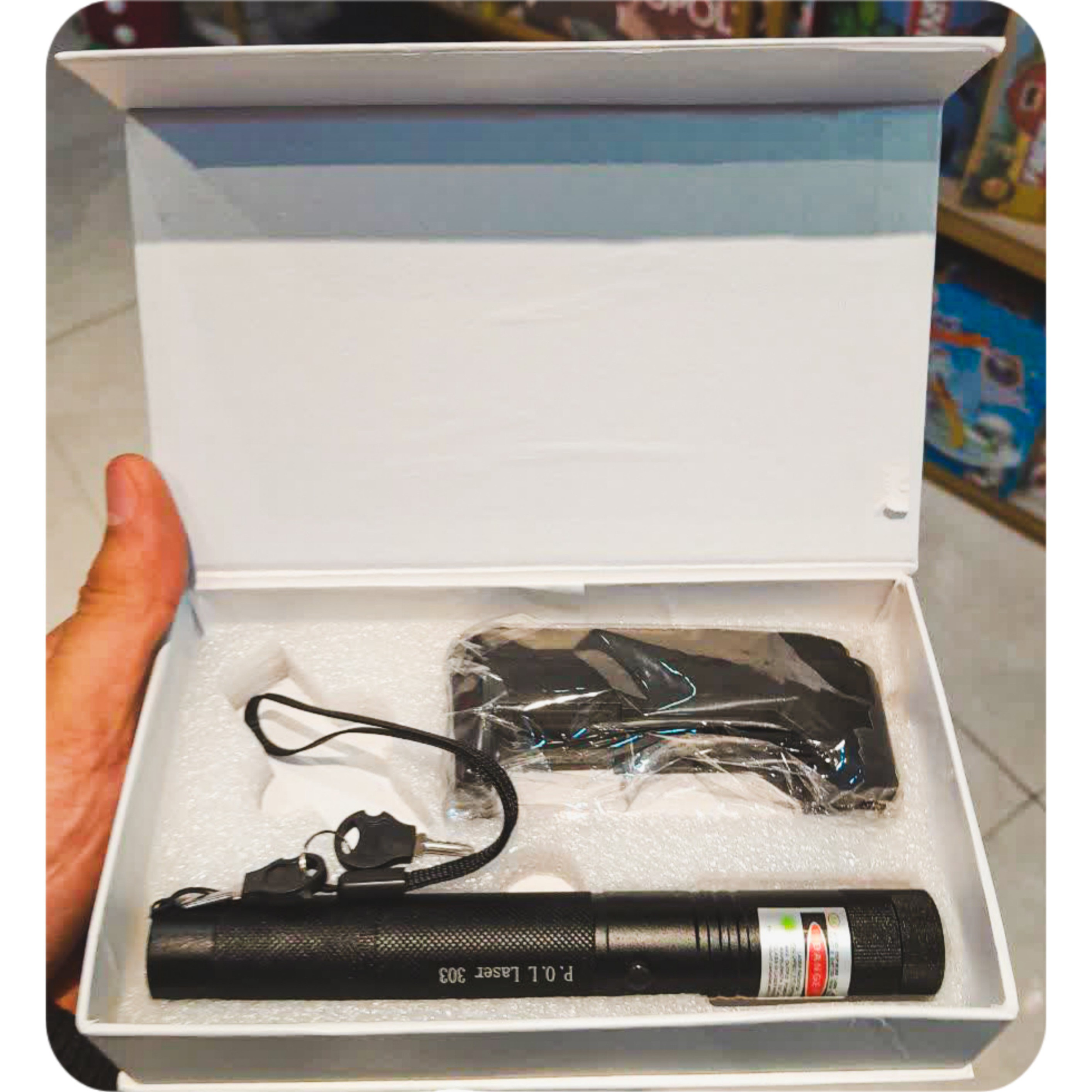 لیزر  دوربرد، برد 10 کیلومتری، دارای دو حالت نقطه ای و پخش شده چند نقطه،شامل شارژر و باتری قابل شارژ