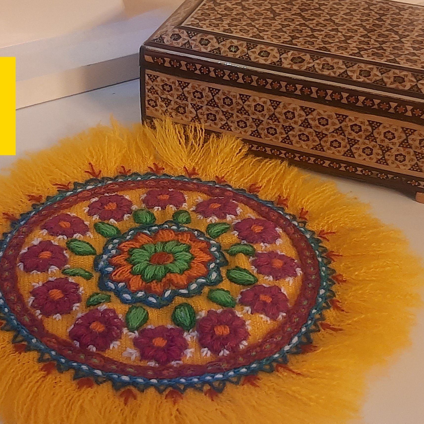 رومیزی عسلی زیبا از پته