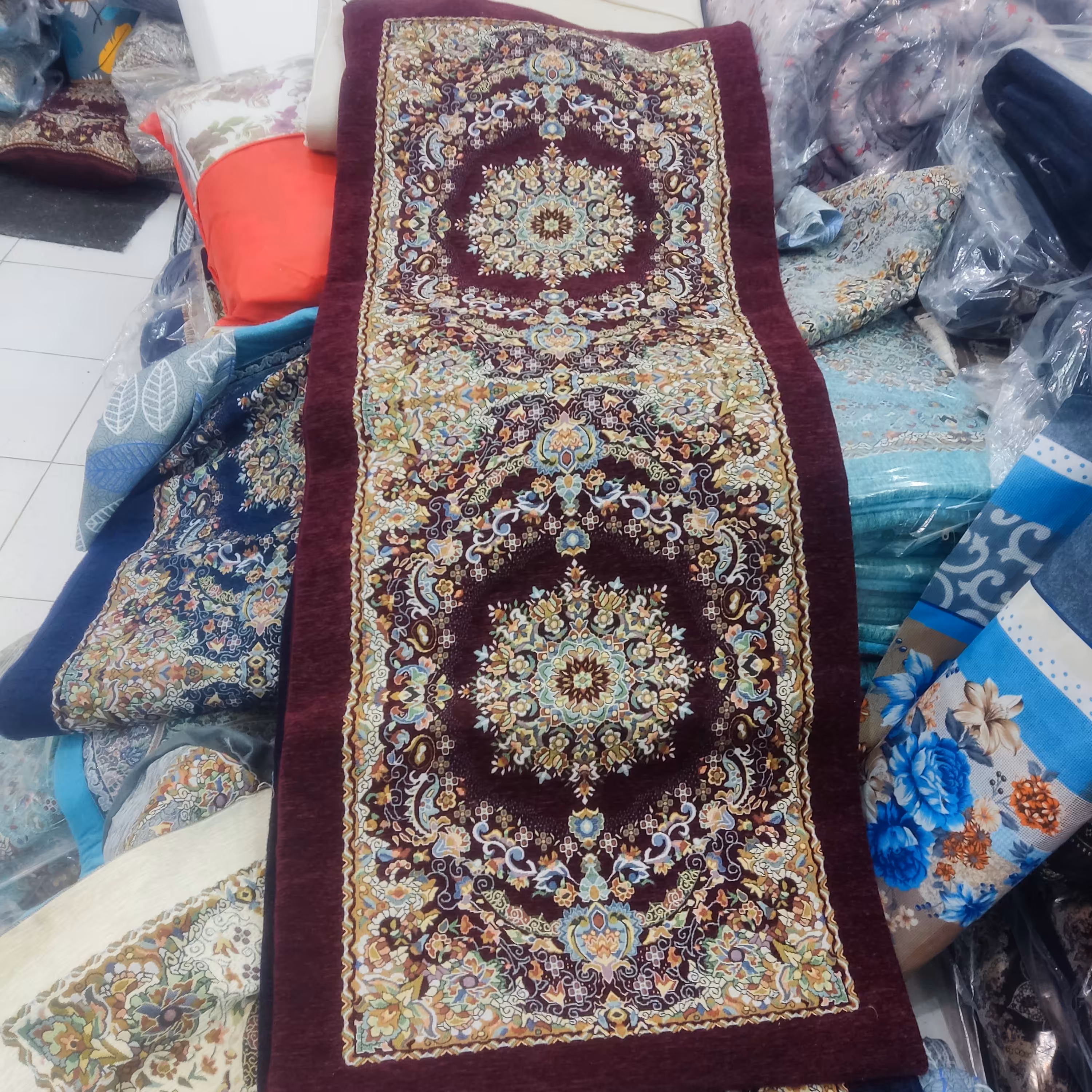 کناره اتاقی مخمل ...پتو کنار اتاقی مخمل ...تشک نمدی