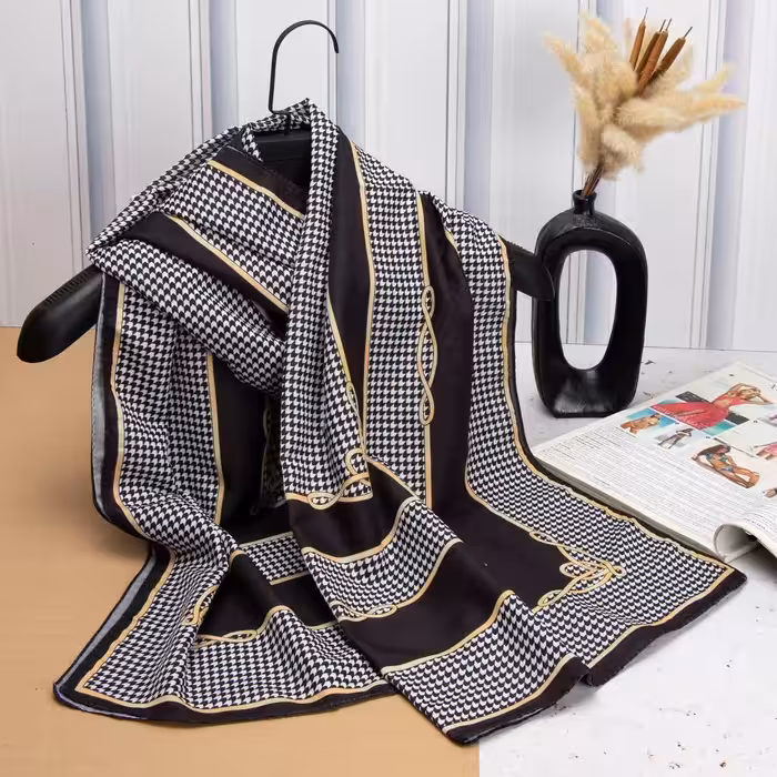 شال سوپرنخ مشکی-سفید-طلایی طرح پیچازی 