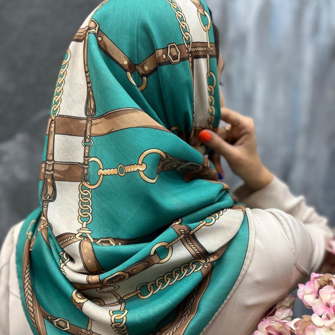 روسری سوپر نخ طرح کمربندی رنگ سبز آبی قواره 120 باایستایی عالی مناسب بهارو تابستان خنک ولطیف وسبک