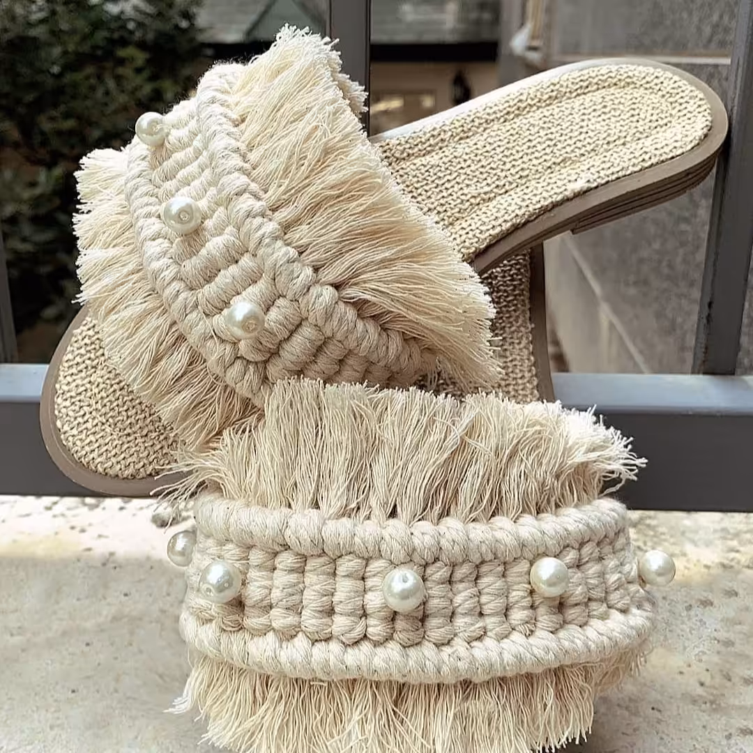 صندل مکرومه بافی تزیین شده با مروارید رنگ بافت قابل تغییر  هست 