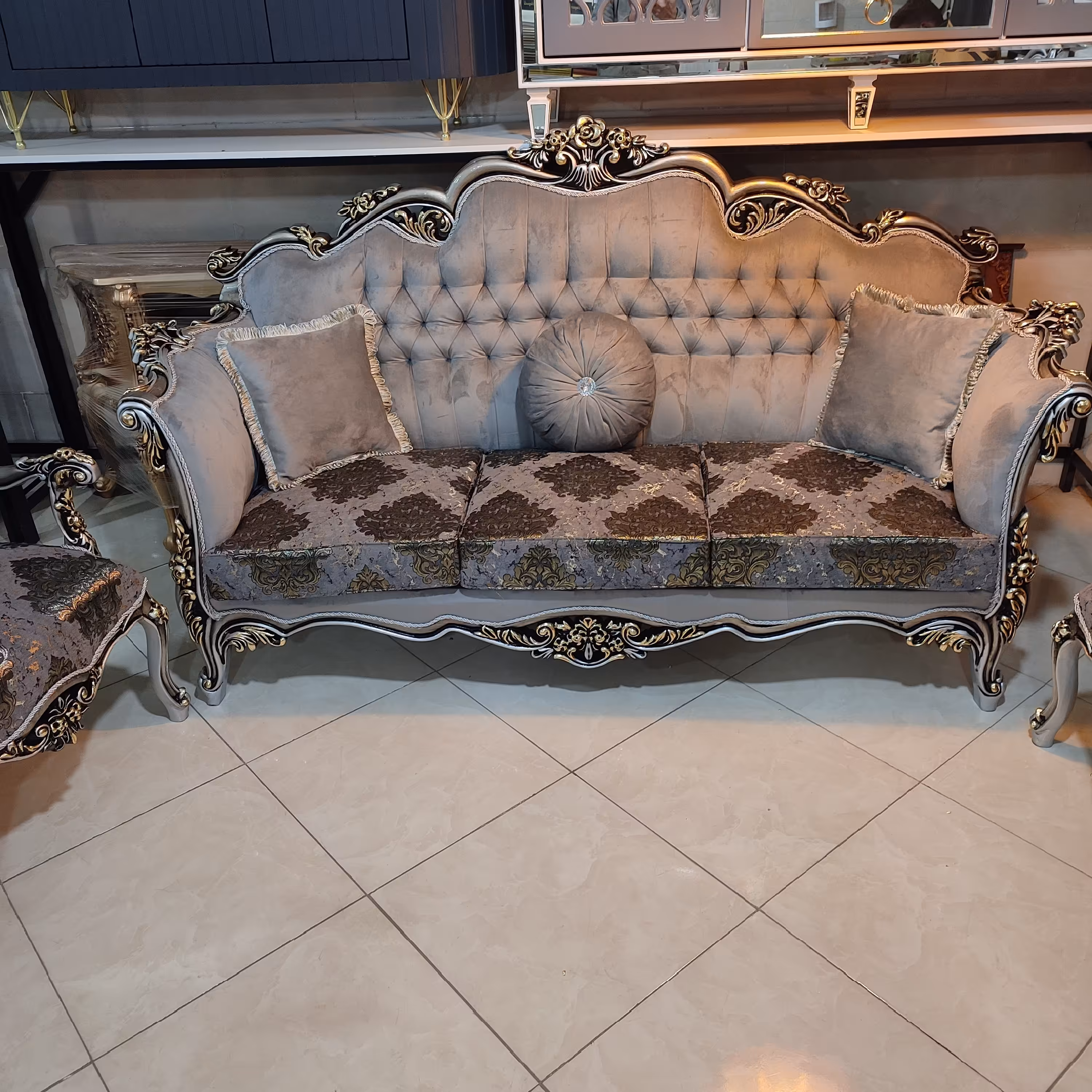 مبل مدل  آراد  ست 7 نفره           تمام اسکلت از چوب راش و گردو ساخته شده 