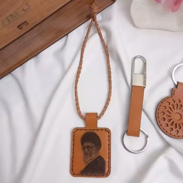 آویز ماشین چرم طبیعی رنگ عسلی