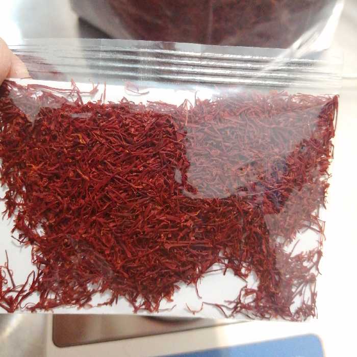 زعفران سرگل اقتصادی  4 گرمی امسالی با یک چهارم نرمه  بوری (توضیح در قسمت توضیحات محصول) برداشت پاییز 1403