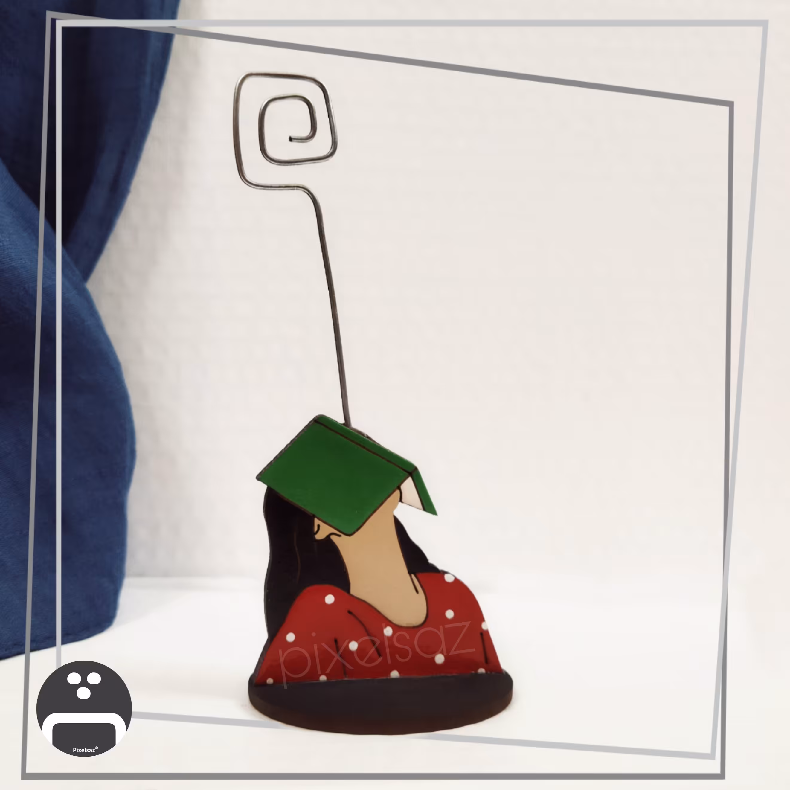 هولدر عکس و یادداشت رومیزی طرح دختروکتـاب پیکسل ساز/جنس چوب و نقاشی شده/ضدآب