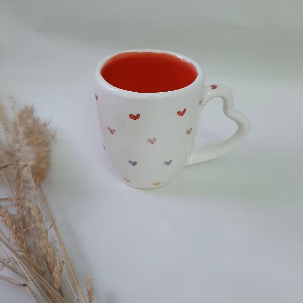 ماگ دسته قلبی دست ساز سرامیکی طرح قلب داخل قرمز