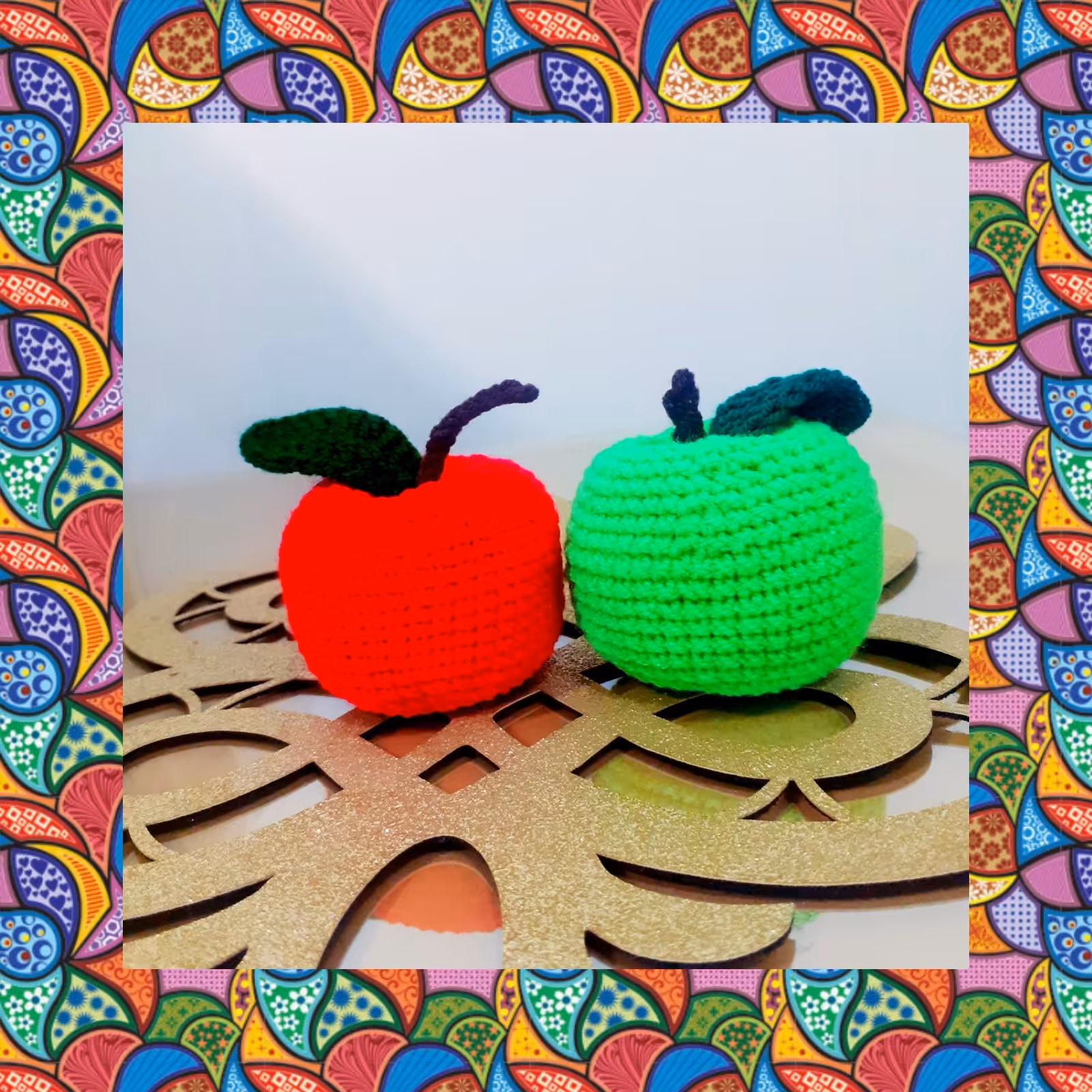سیب دستبافت تزیینی