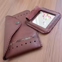 آینه با قاب چرمی دستدوز