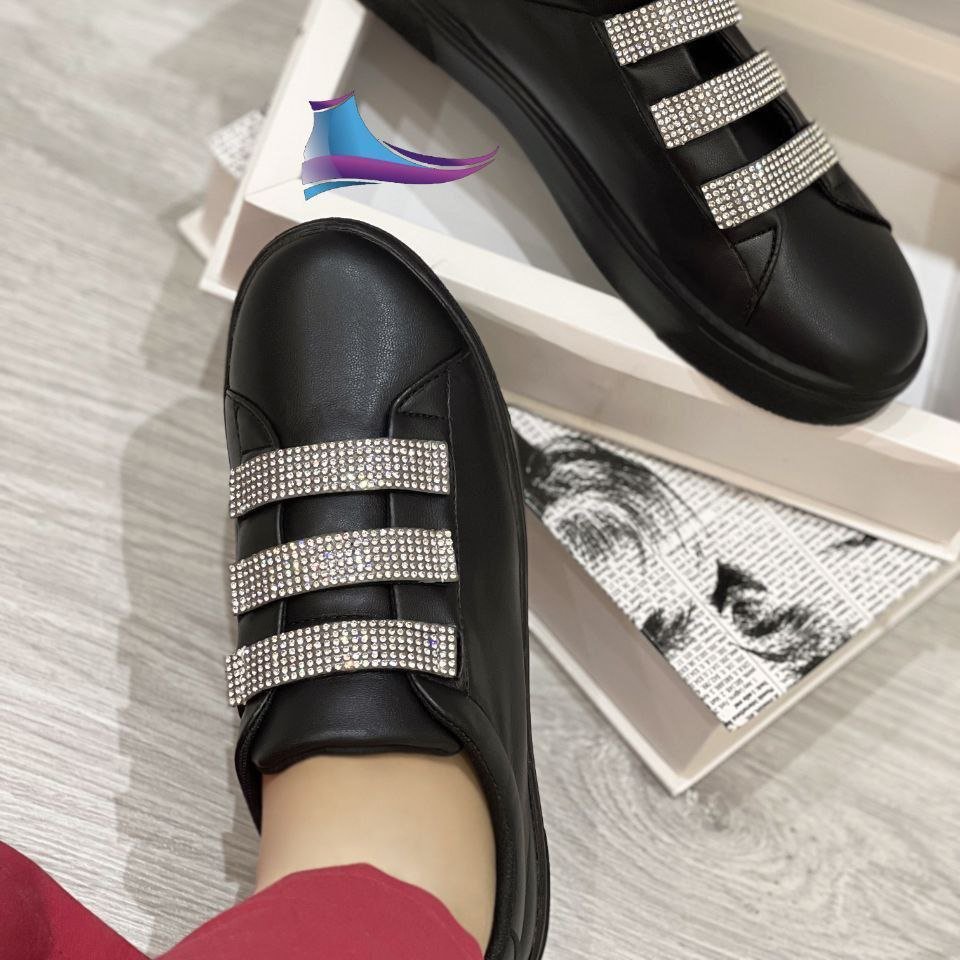 کلاسیک
کد 577
قالب استاندارد
ونس کشی نگین جنس چرم مدل جدید شیک
Size37ta40