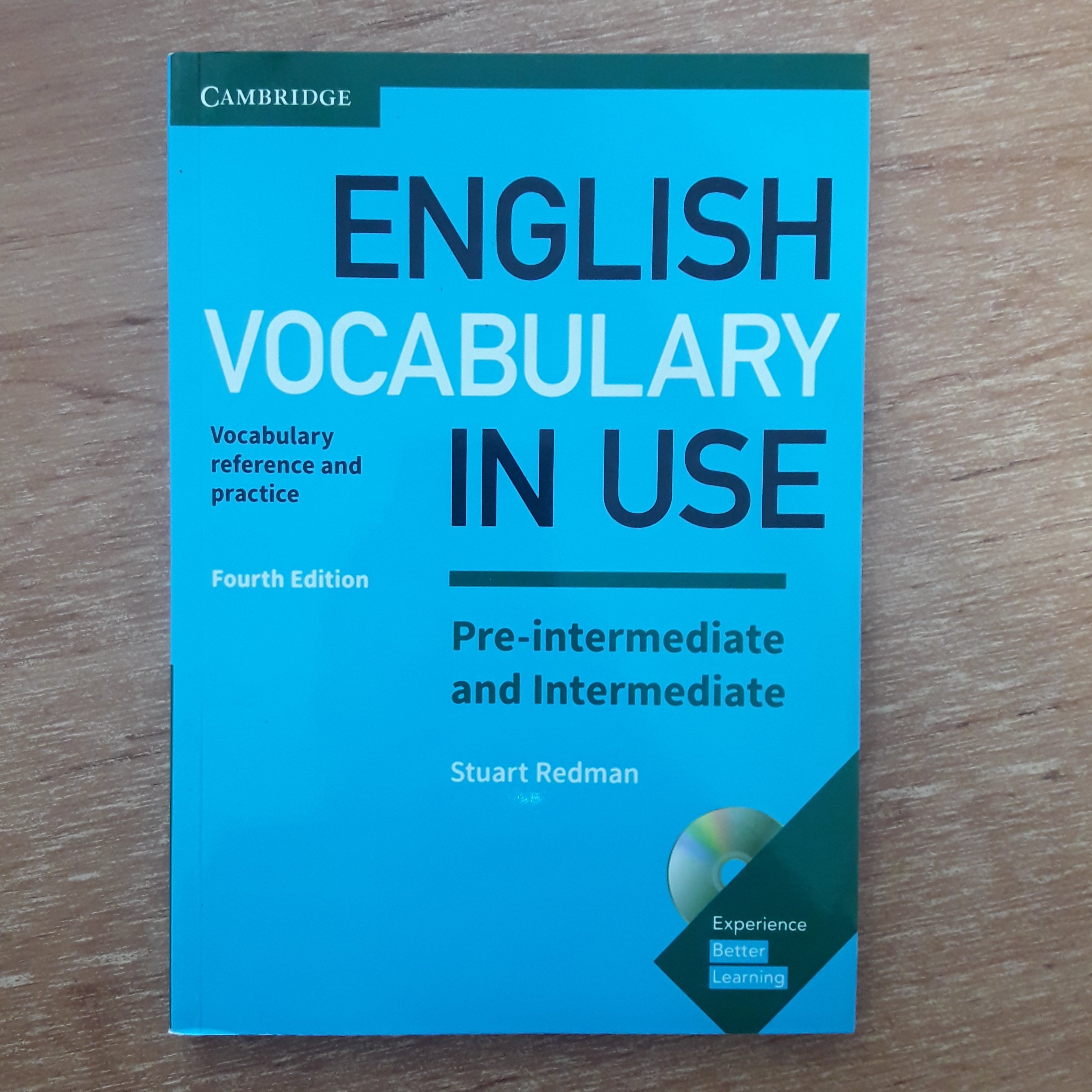 کتاب زبان وکبیولری این یوز English Vocabulary In Use Pre-Intermediate and Inter از انتشارات کمبریج به همراه Qr کد