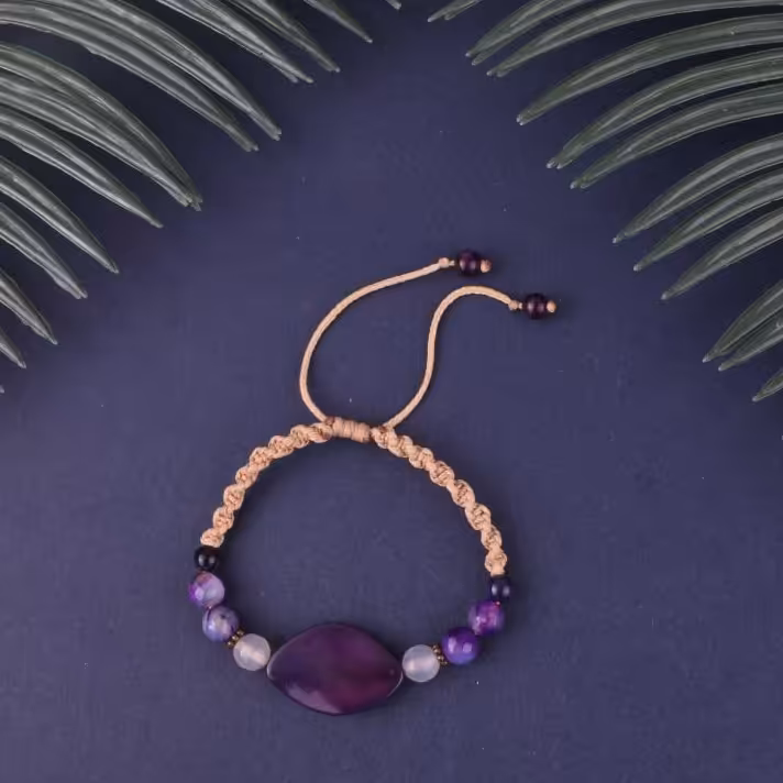 دستبند مکرومه بافی عقیق ارغوانی با میان کار عقیق سلیمانی ارغوانی