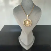 گردنبند ورساچه طرح طلا ( همراه با زنجیر استیل 60 سانتی )