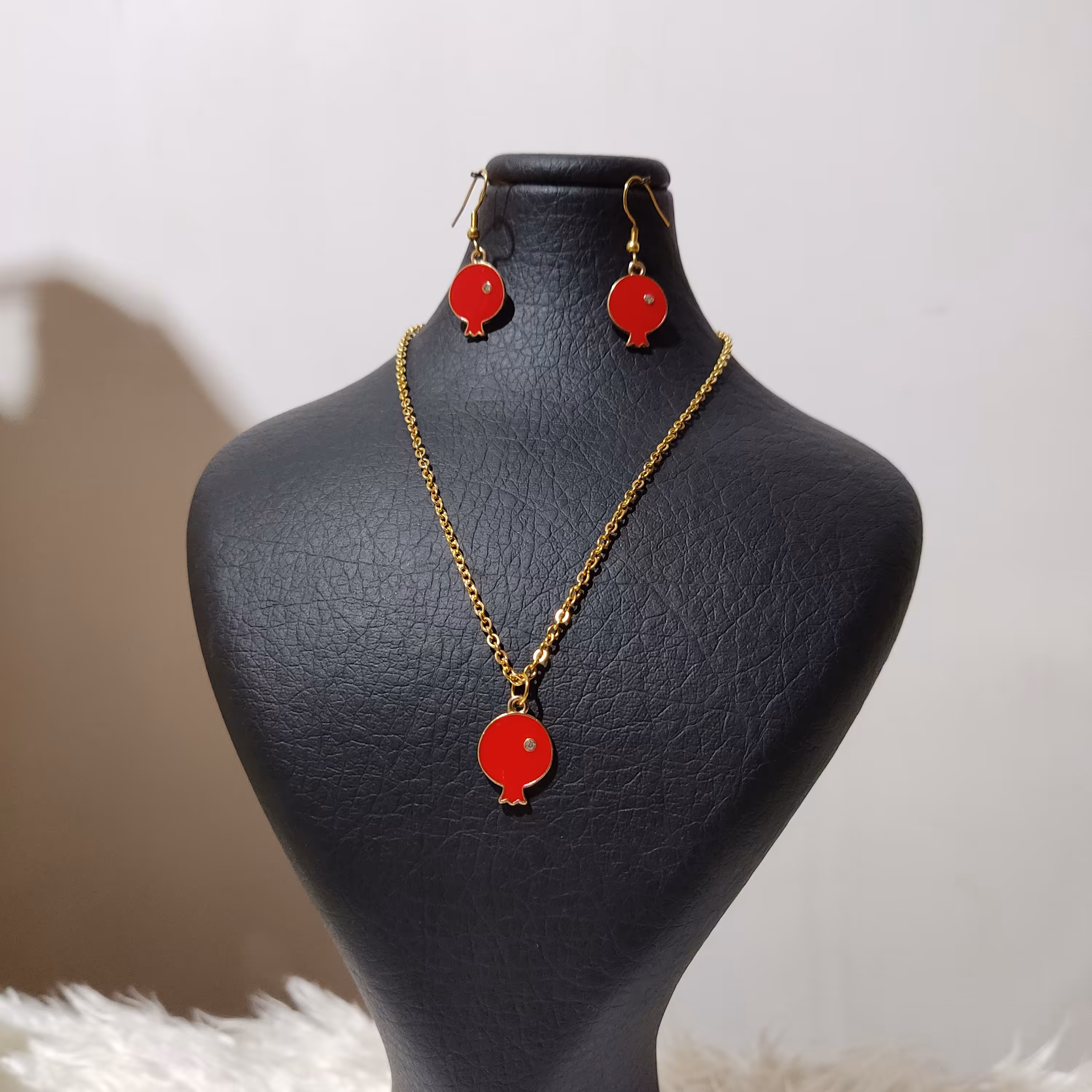 نیمست یلدایی با انار نگین دار