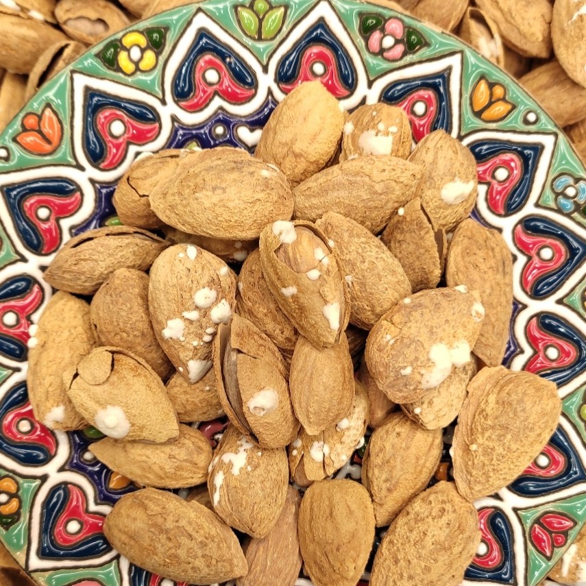 بادام پوست کاغذی یک کیلویی درجه 1 و لوکس
