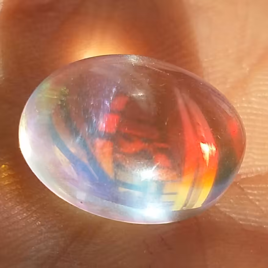 نگین جواهراتی اپالین با تلالو نور بینظیر
نگینی خاااص و فوق العاده
خوش رنگ
خارق العاده محشر