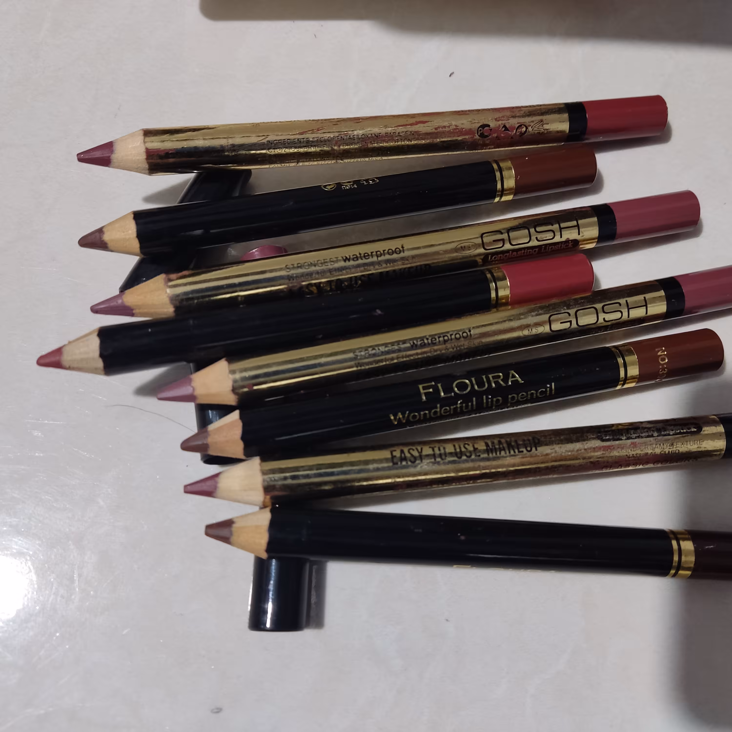 رژ لبهای مدادی گاش و فلور