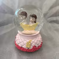 گوی موزیکال عاشقانه دختر پسر قایق سوار رقص نوردار متوسط خارجی