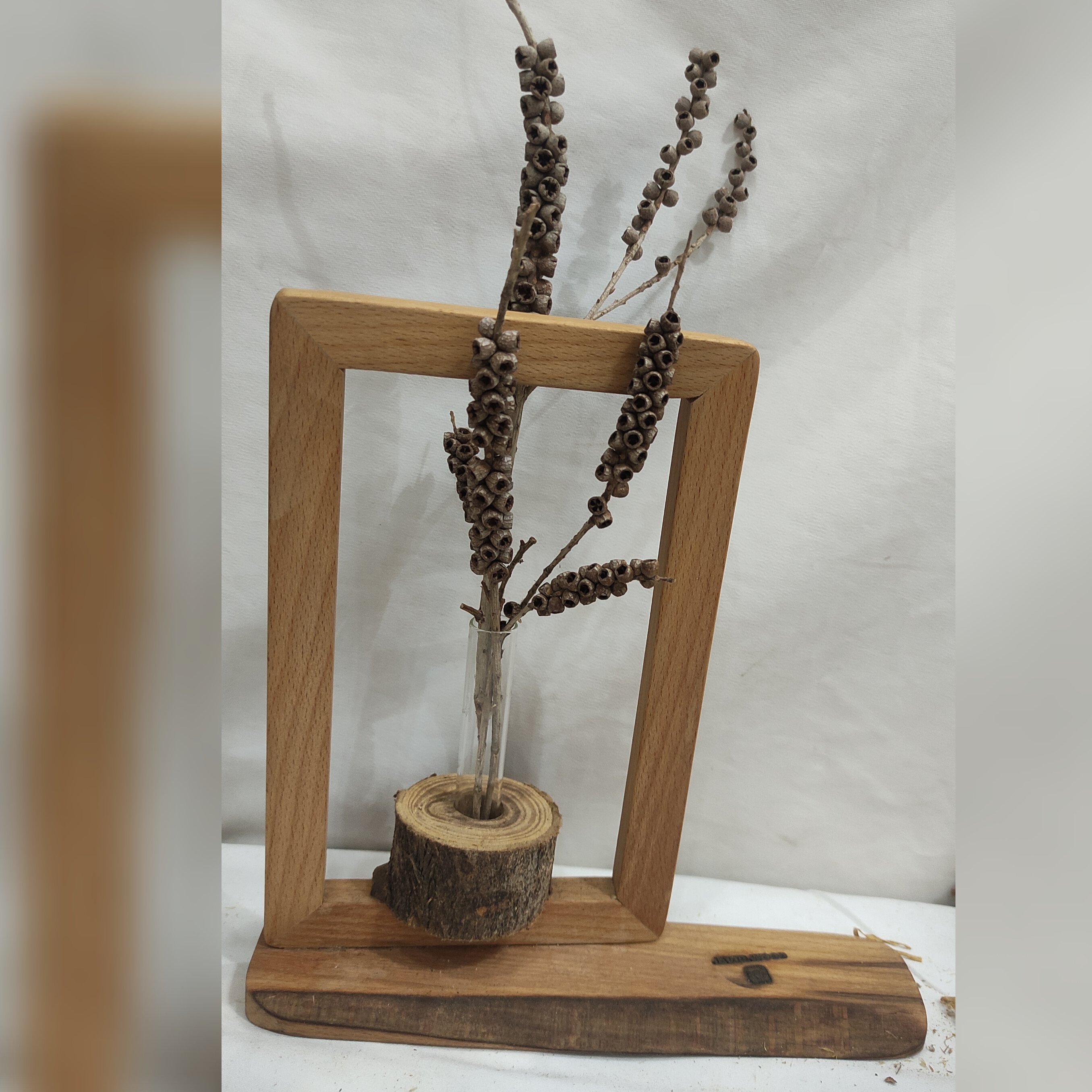 دکوری رومیزی  چوبی همراه با شیشه وگل