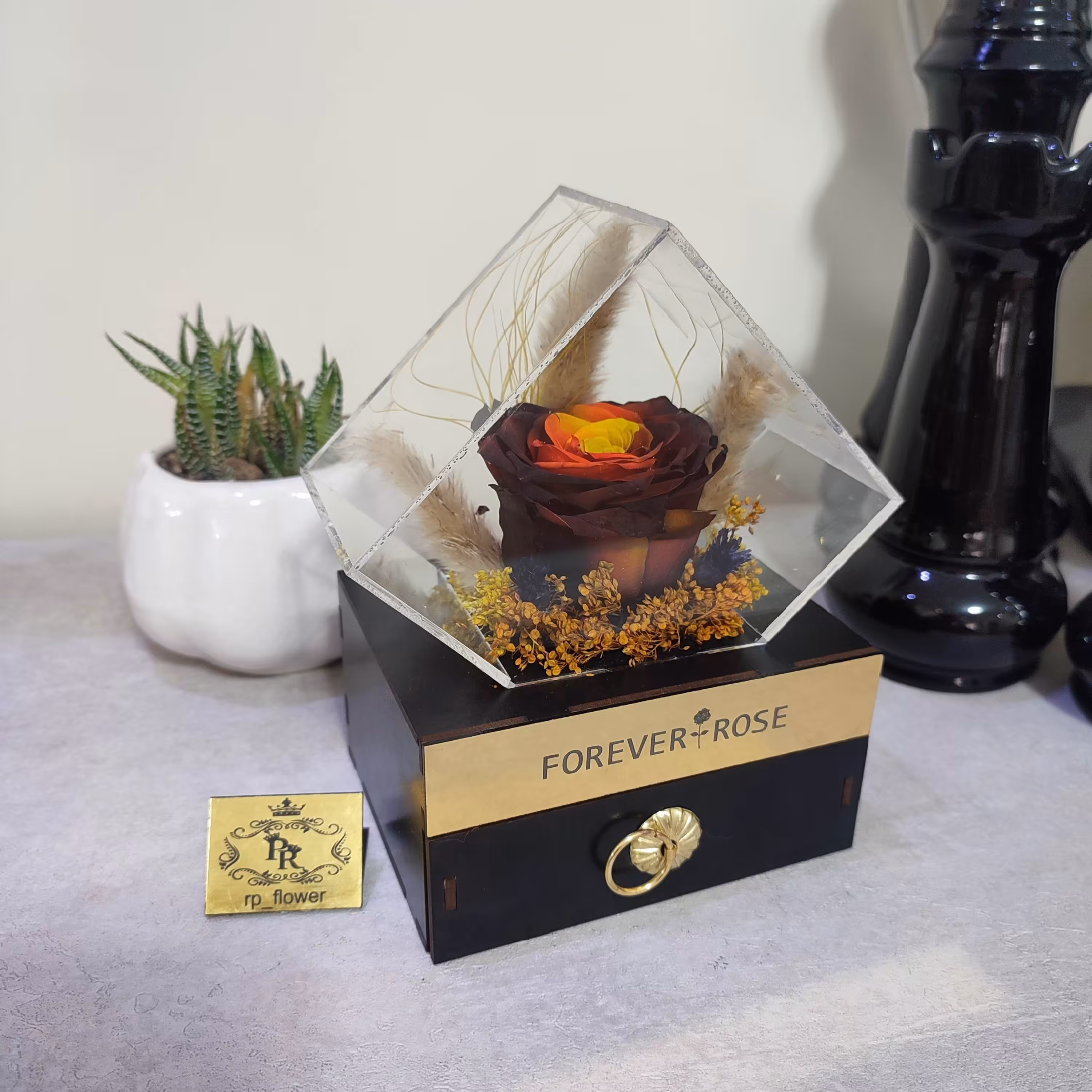 رز جاودان باکس تندیسی کشو دار  با دیزاین خزه و خوشه ی جاودان ارسال رایگان 