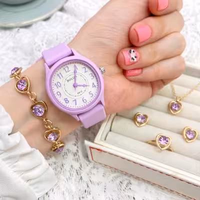 ساعت و ست دستبند و گردنبند و انگشتر و گوشواره