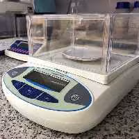 ترازو سه صفر یکهزارم 