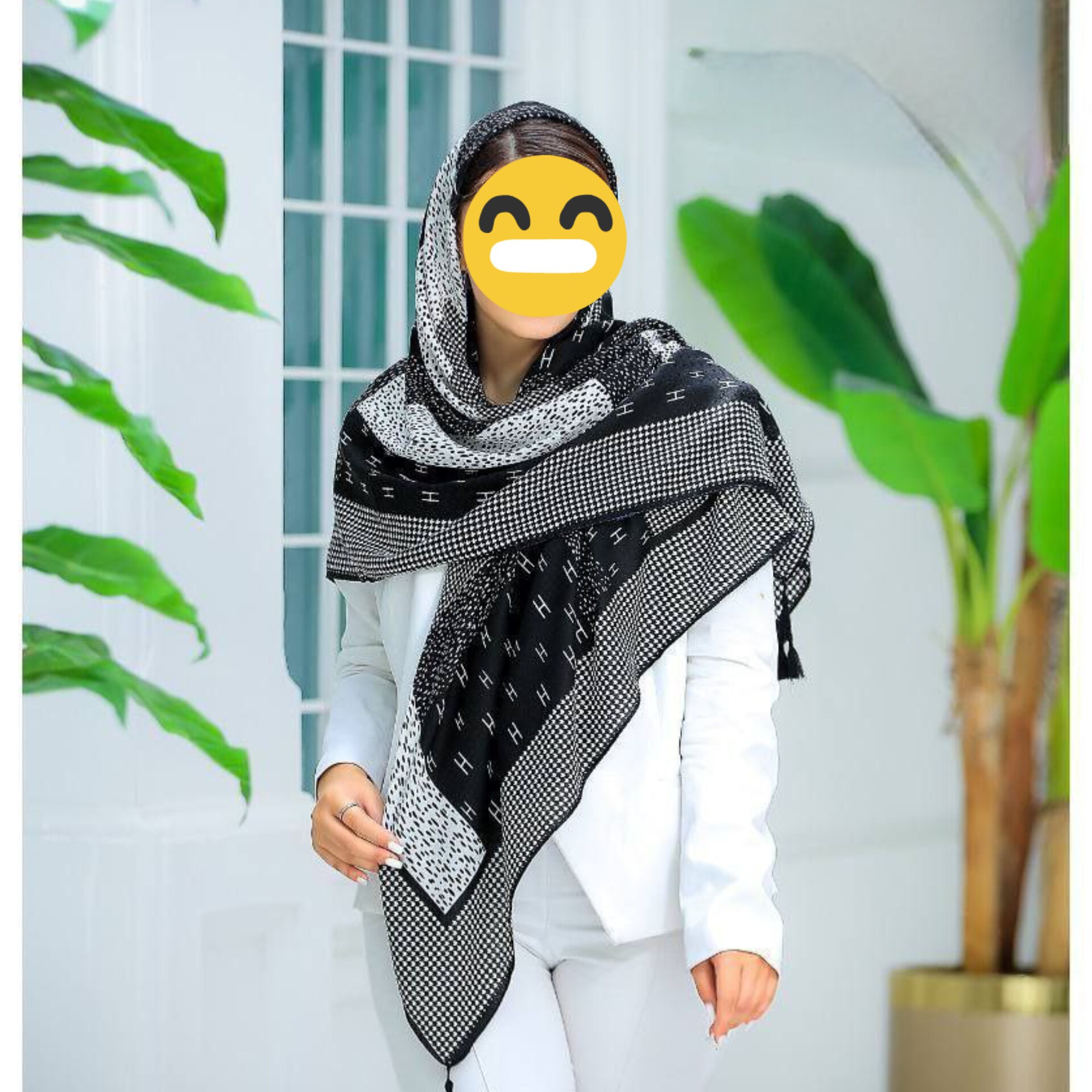 روسری زنانه مشکی سفید