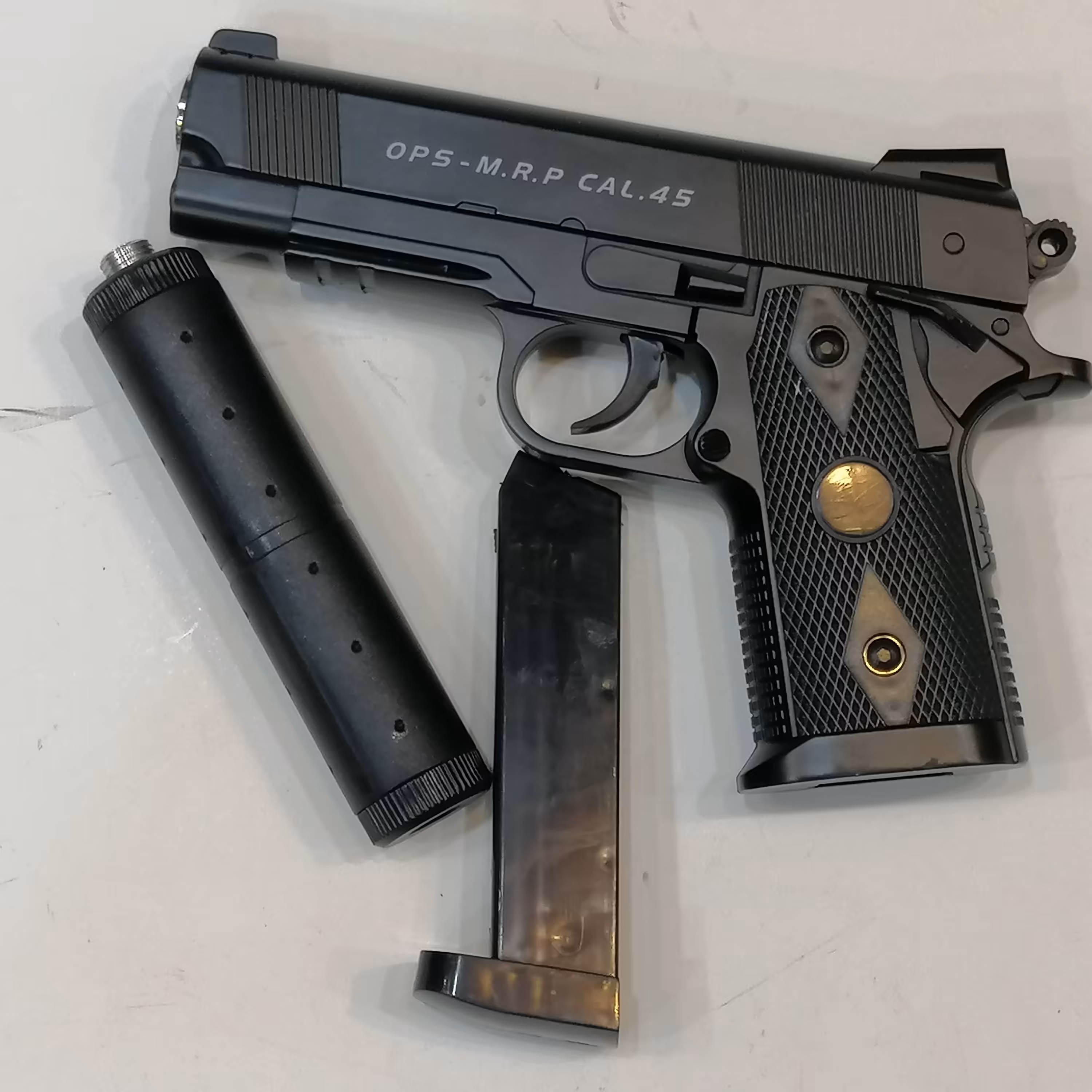 کلت فلزی طرح  سی 9فلزی ،بادی ،باقابلیت پرتاب تیر، دارای صدا خفه کن