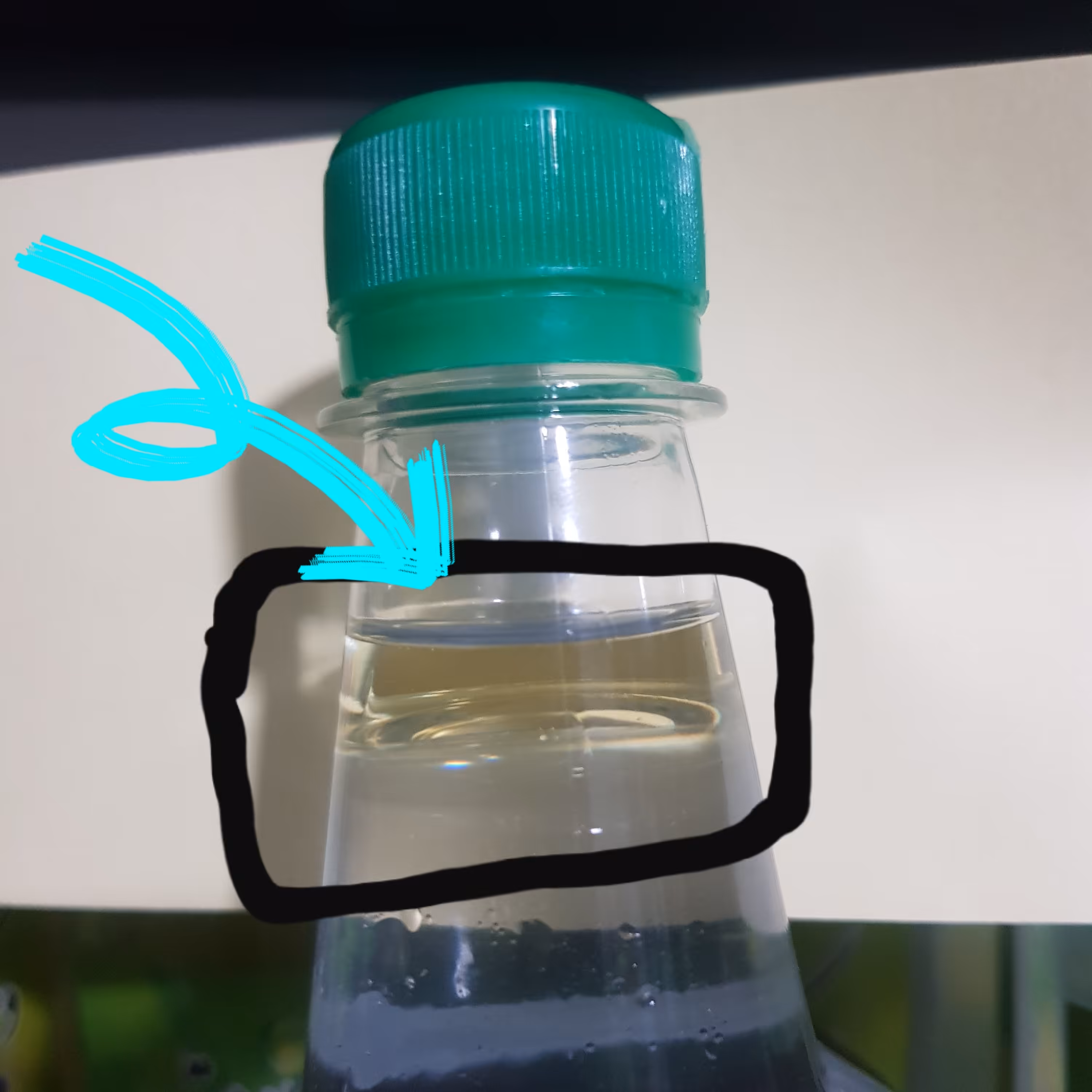 عرق رازیانه با کیفیت بی نظیر اسانس روی عرق نشونه ی کیفیت محصولم هست 