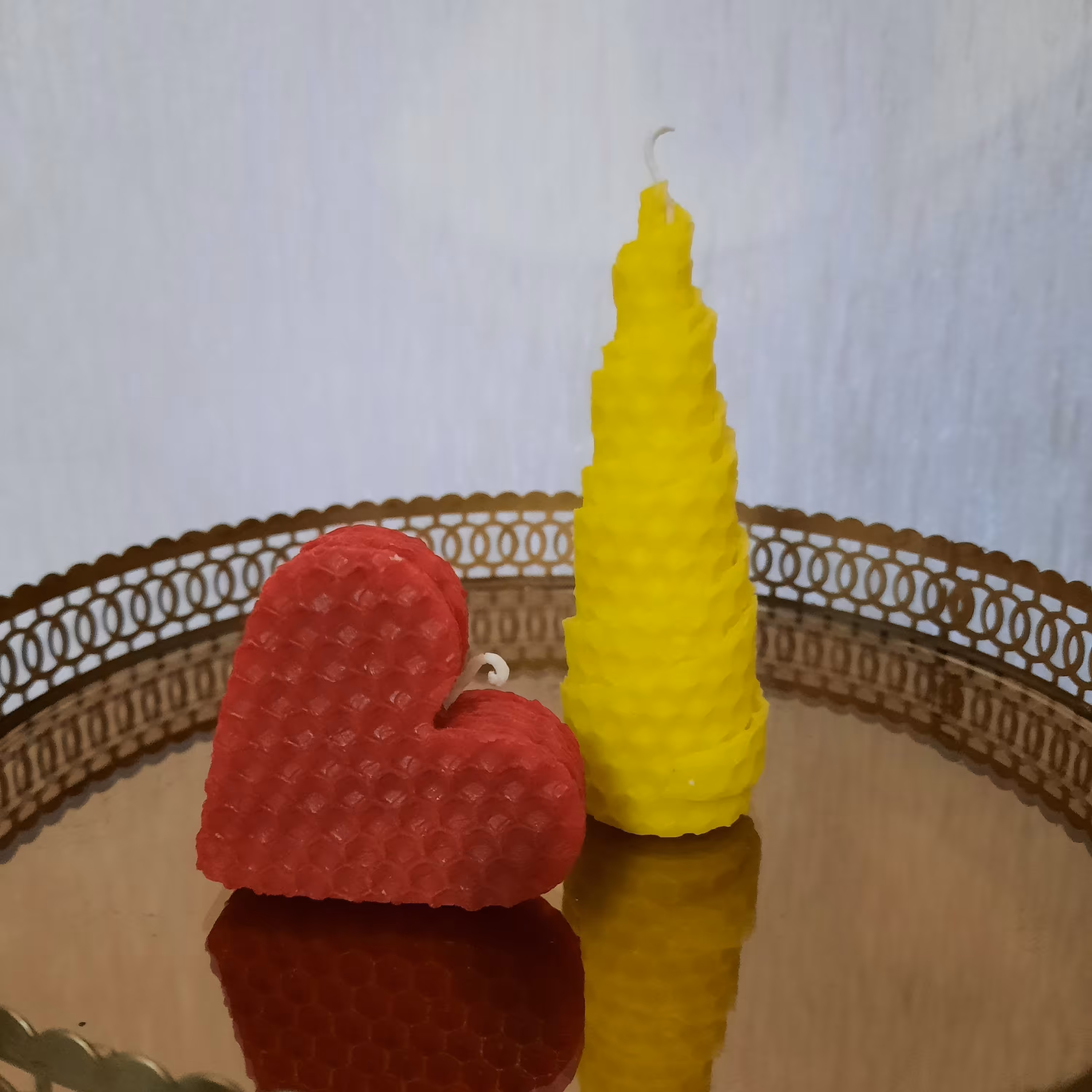 شمع مخروطی بیزوکس(موم عسل)در رنگ دلخواه ارتفاع 10 سانت